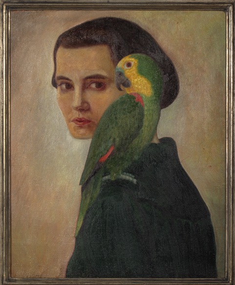 Im Mai 2022 auf Schloss Gottorf: Zu sehen ist ein Bild von Gustav Wunderwald, auf dem eine Frau mit kurzem, braunen Bob und einem Papagei auf der Schulter abgebildet ist.