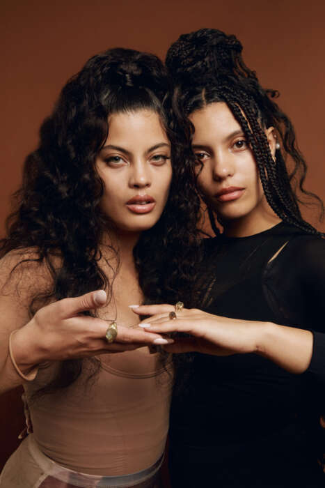 Portraitfoto Ibeyi Lisa-Kaindè und Naomi Díaz