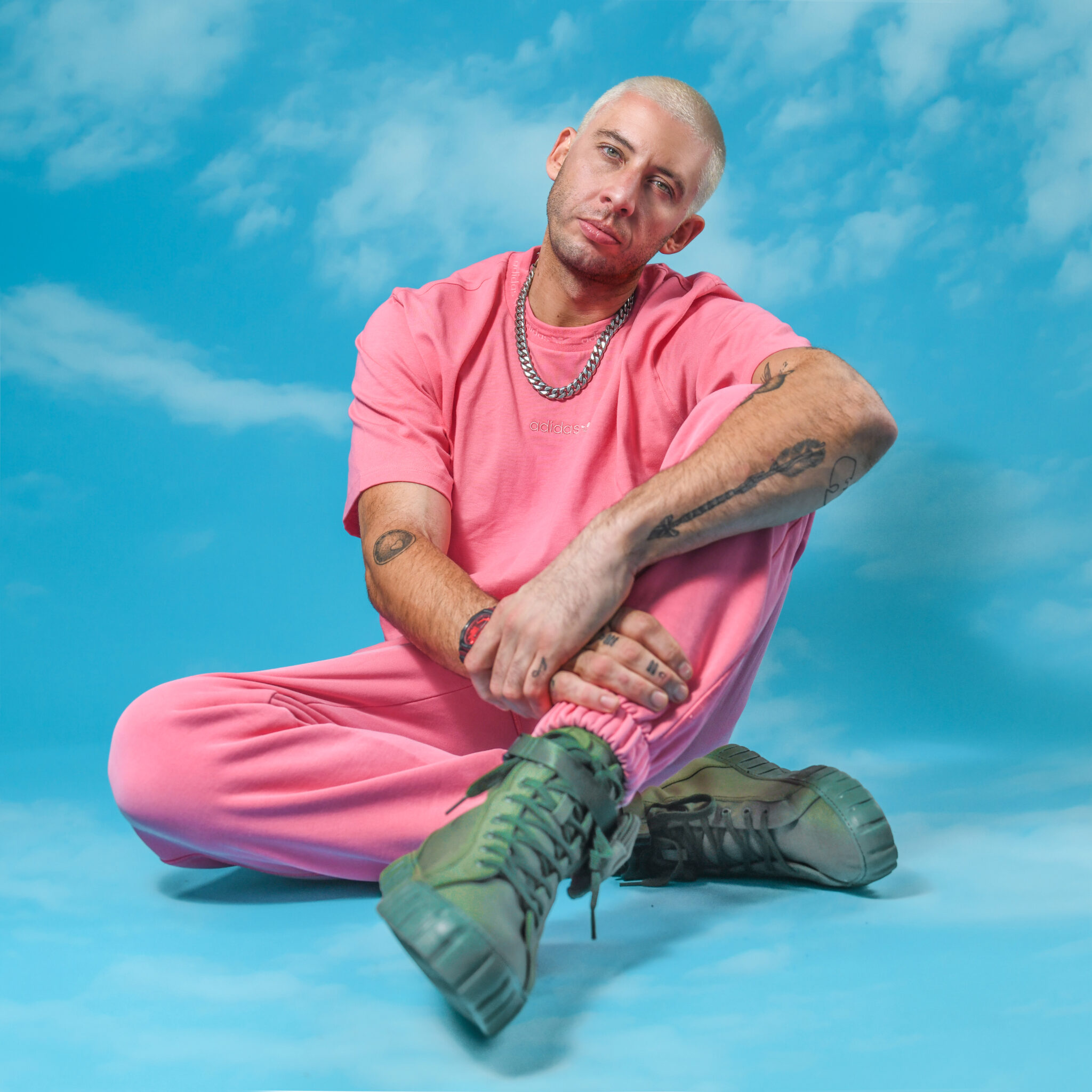Portraitfoto Example sitzend pretty in Pink