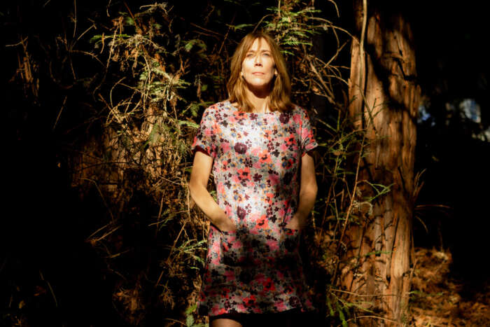 Beth Orton Portraitfoto im Wald