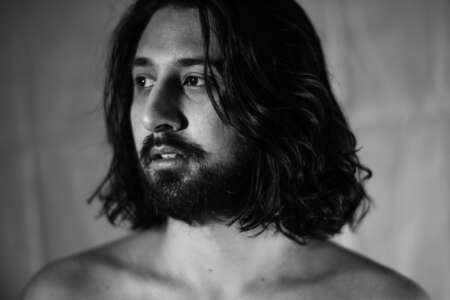 Turi Agostino: Porträtfoto in schwarz-weiß