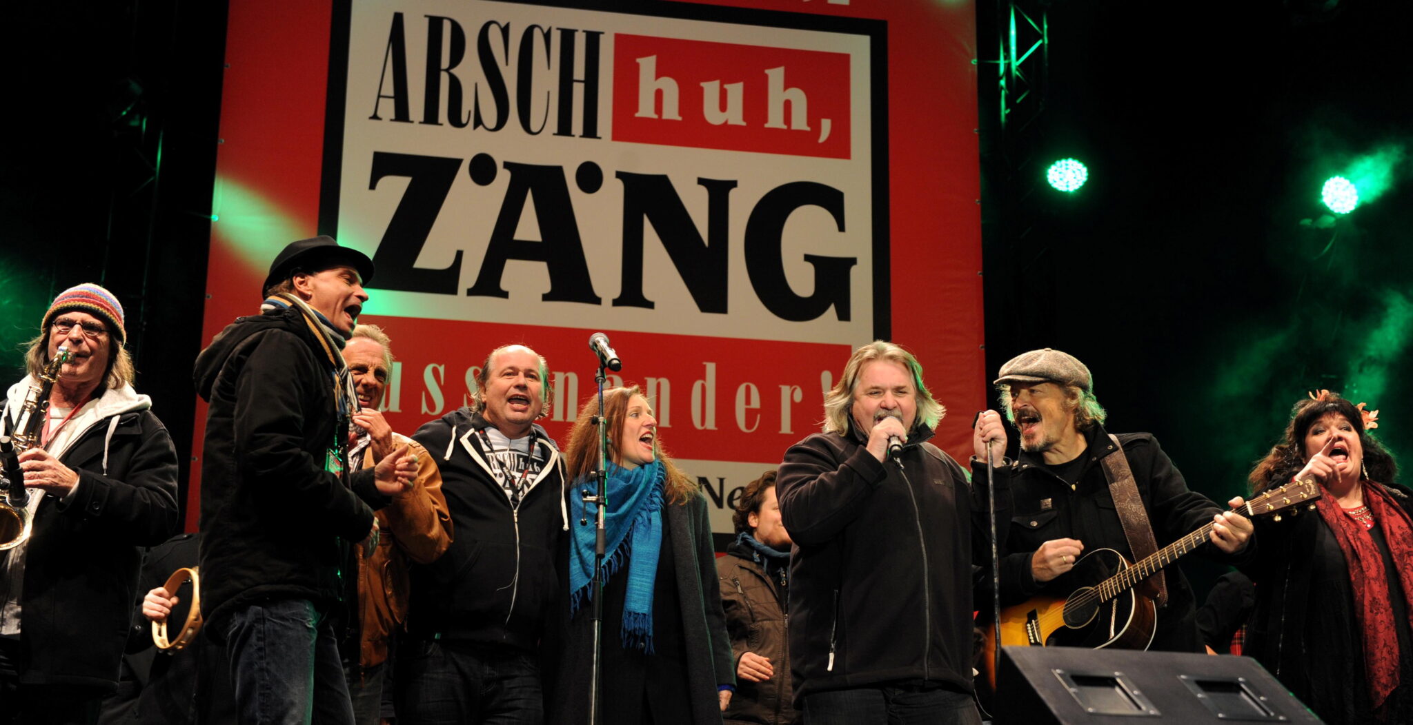 Verschiedene Musiker beim Konzert Arsch huh, Zäng Ussenander