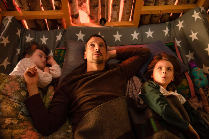 Der liebenswerte Proll und Polizist Ben (Florian David Fitz) muss erstmal damit klarkommen, dass sein Sohn Oskar nun ein Mädchen ist.