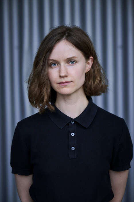 Portraitfoto Theresa Pleitner, die in Berlin ihren Debütroman vorstellt