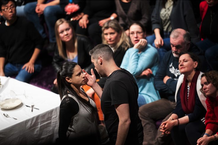 Stacey Alleaume (als Amina) und Eduardo Rocha (als Elvino) bei den Proben zu „La Sonnambula“