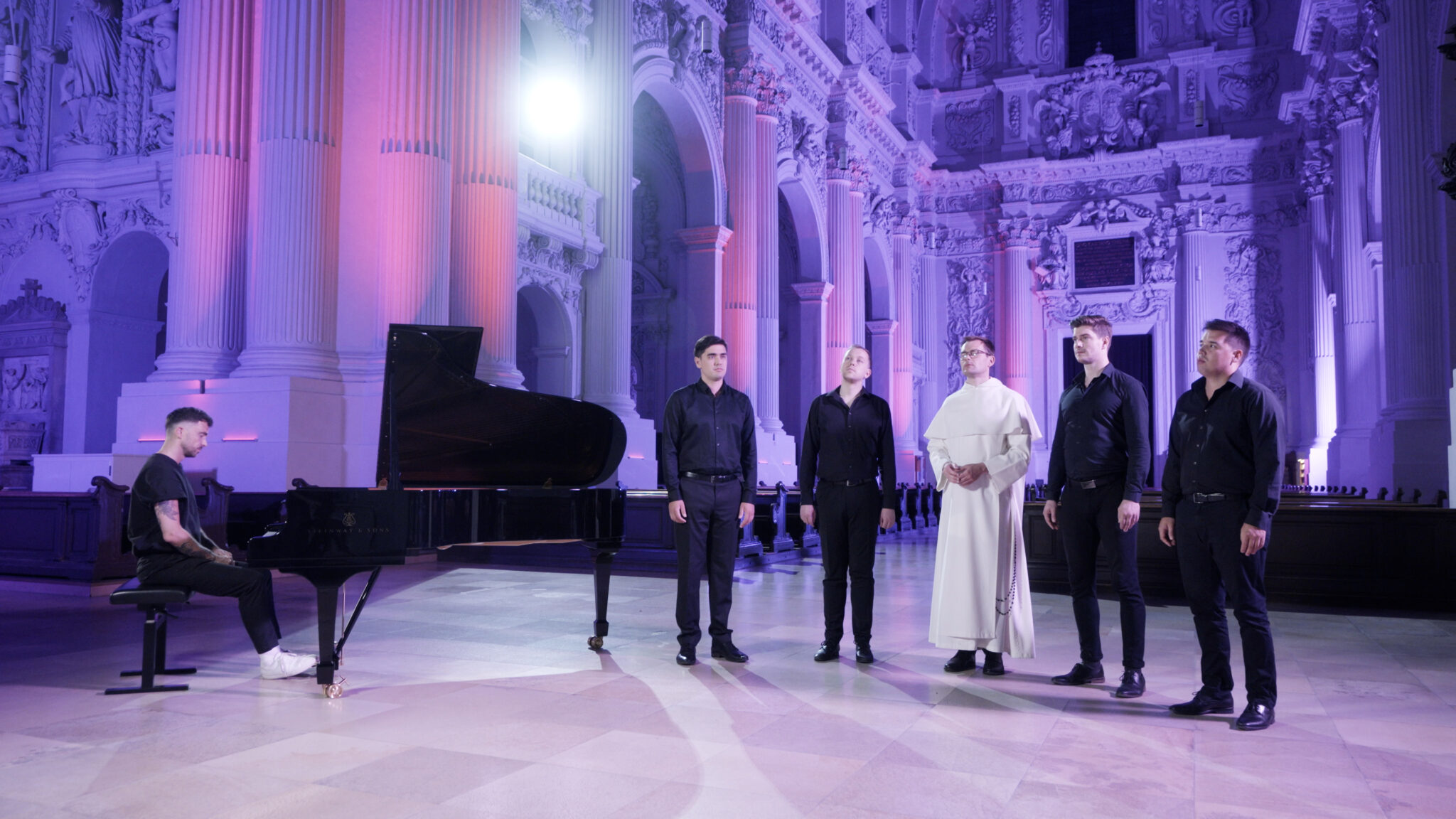 Piano meets Gregorianik – Tim Allhoff und Pater Robert Mehlhart ...