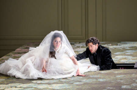 „Le Nozze di Figaro“: Zwei Opernsänger auf der Bühne