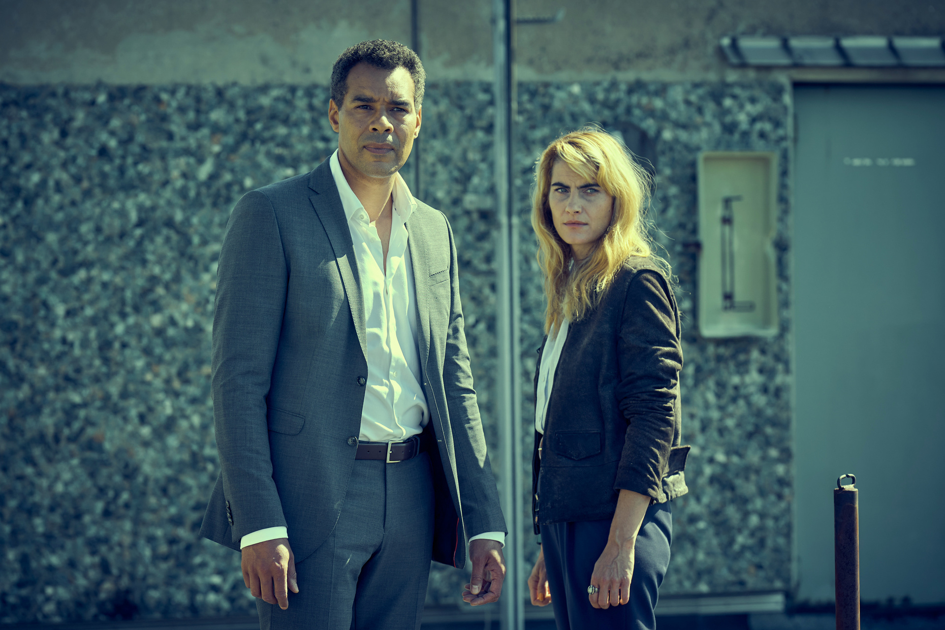 „Unbestechlich“: Die Kommissare Joseph Kanjaa (Michael Klammer) und Clarissa Jakobs (Samia Chancrin).