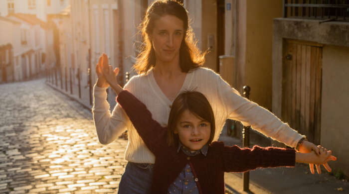 Obwhol Prune (Agnès Hurstel) keine Kinder will, wird sie die „Ziemlich beste Stiefmutter“ von Alma (Jehanne Pasquet .