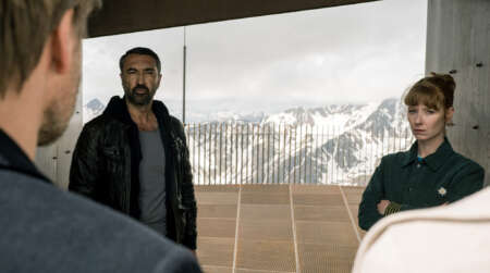 Toni Brandner (Sarah Bauerett) und Cuma Ozan (Mehmet Kurtuluş) stellen Niklas Ronfeldt (Max von Pufendorf) zur Rede.