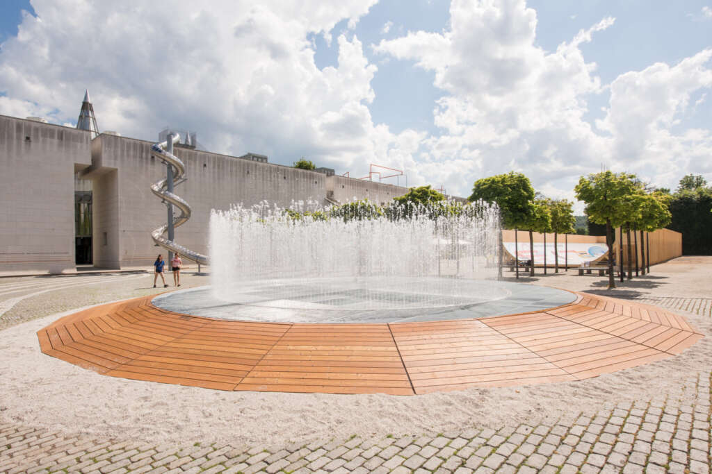 Jeppe Hein Circular Appearing Rooms