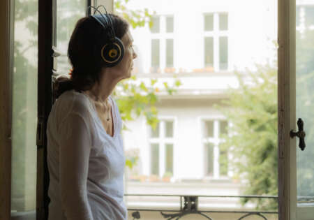 Und_dann_steht_einer_auf_und_oeffnet_d_Fenster