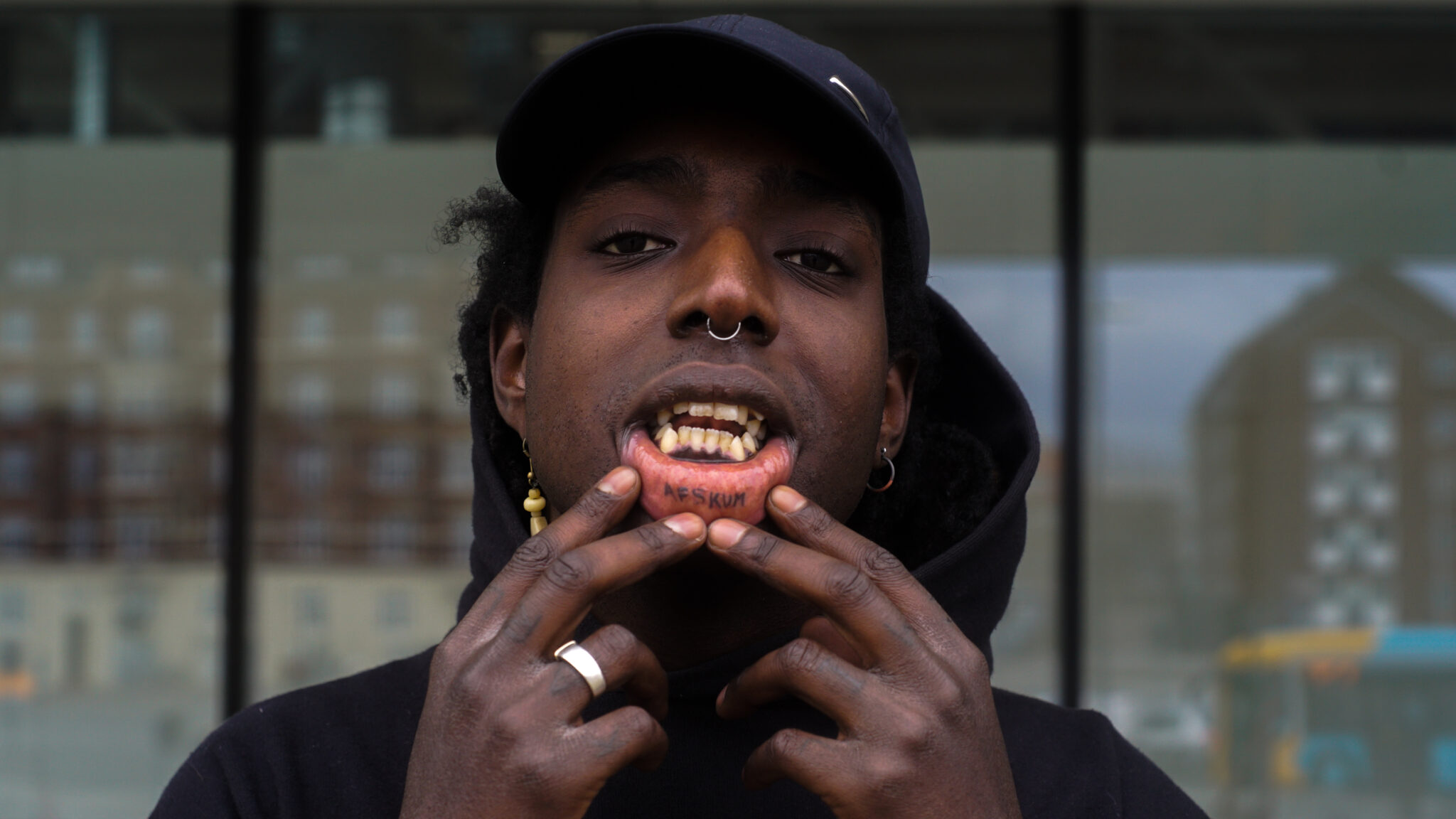 Afskum hat beim Spot Festival 2023 alles abgerissen – nun hat der Rapper auch sein Debütalbum am Start.