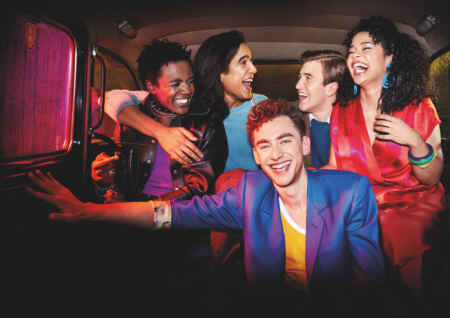 Von links: Roscoe (Omari Douglas), Ash (Nathaniel Curtis), Ritchie (Olly Alexander), Colin (Callum Scott Howells), Jill (Lydia West)
