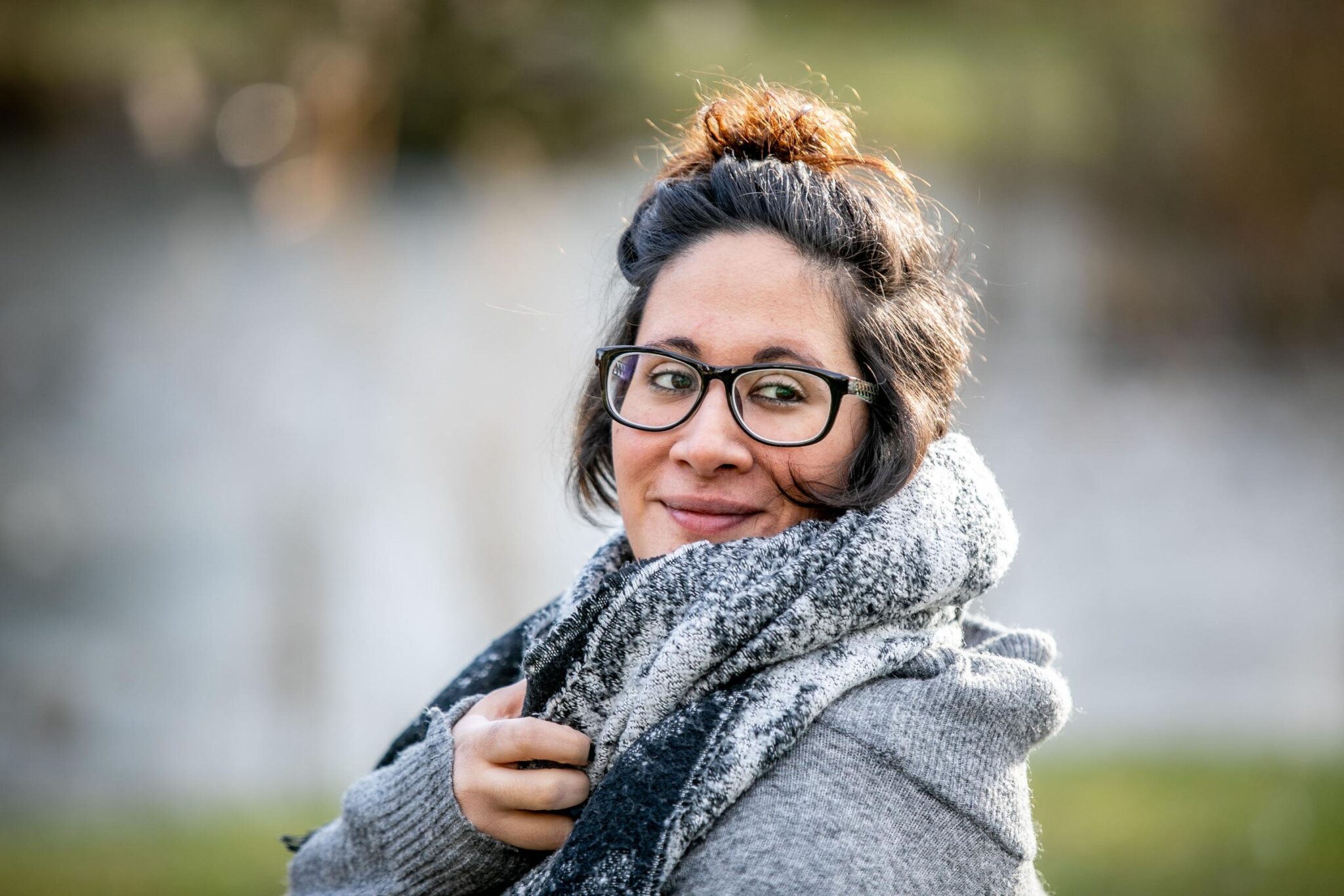 Portraitfoto Anna Herzig, die den Roman „12 Grad unter Null“ veröffentlicht