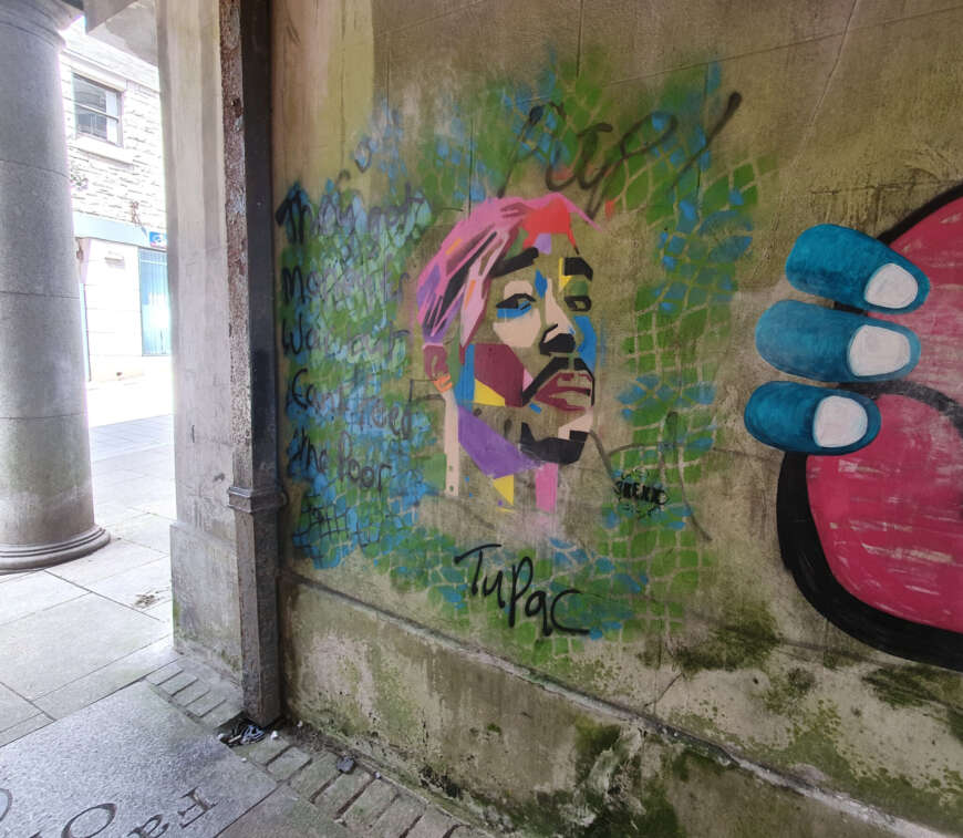 Tupac_graffiti_by_Kexx,_Fairmeadow_Opeway,_Redruth,_Cornwall_-_Jul;y_2022