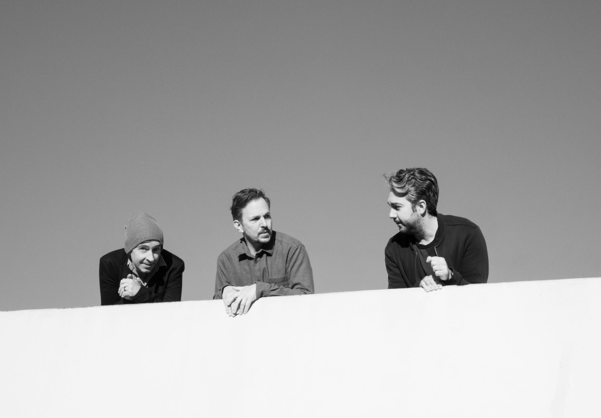 Das Berliner Trio mit Yiorgos Parisis am Klavier, Arian Stechert an den Drums und Mark Beumer am Bass.