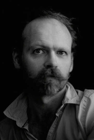 Portraitfoto J.O. Morgan, der den Roman „Der Apparat“ veröffentlicht hat