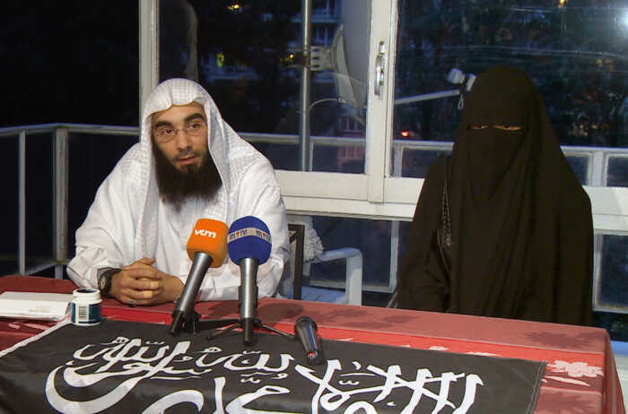 Still aus „Dschihad – Europas Gotteskrieger“: Fouad Belkacem, Anführer der dschihadistischen Terrorgruppe Sharia4Belgium