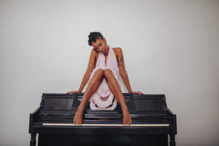 Jamila_Woods_Pressefoto_2_Credit_Elizabeth_De_La_Piedra