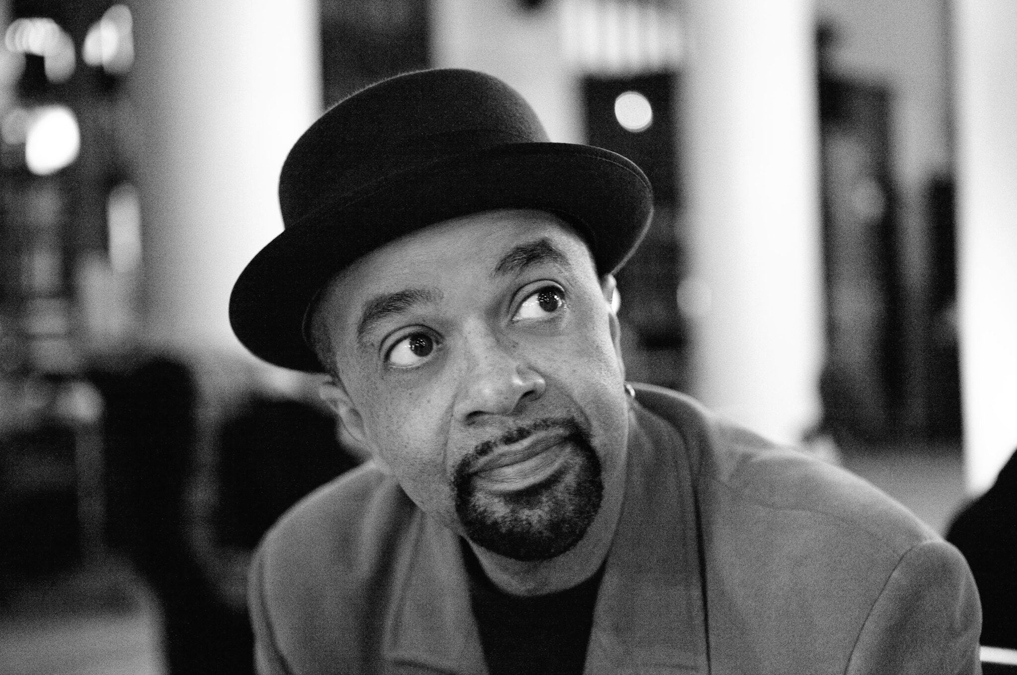 Portraitfoto James McBride, der mit „Der Spielzeug-Sammler“ einen neuen Erzählband veröffentlicht