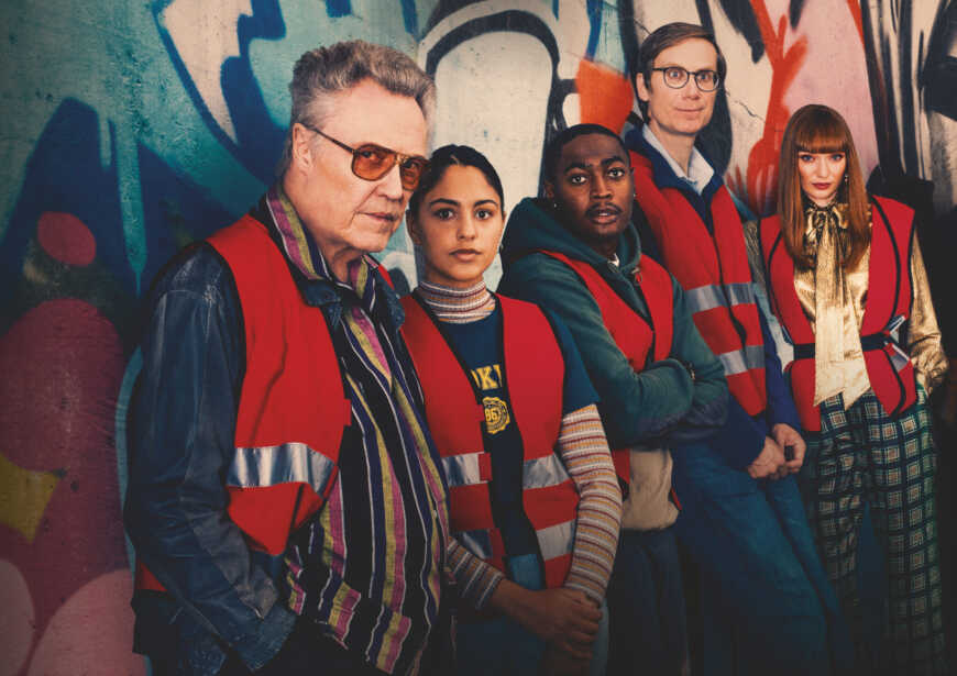 Von links: Frank (Christopher Walken), Rani (Rhianne Barreto), Christian (Gamba Cole), Greg (Stephen Merchant), Gabby (Eleanor Tomlinson)