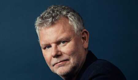Portraitfoto Arne Dahl, der ab Februar 2024 mit seinem neuen Buch „Stummer Schrei“ in Deutschland auf Lesereise geht