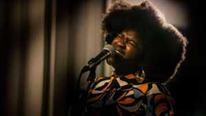 Die in Ruanda geborene Jazz- und Soulsängerin Ineza gehört zu den absoluten Highlights der Clubnight.