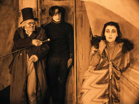 In „Das Cabinet des Dr. Caligari“ führt der Doktor einer Psychiatrie ein verhängnisvolles Doppelleben.