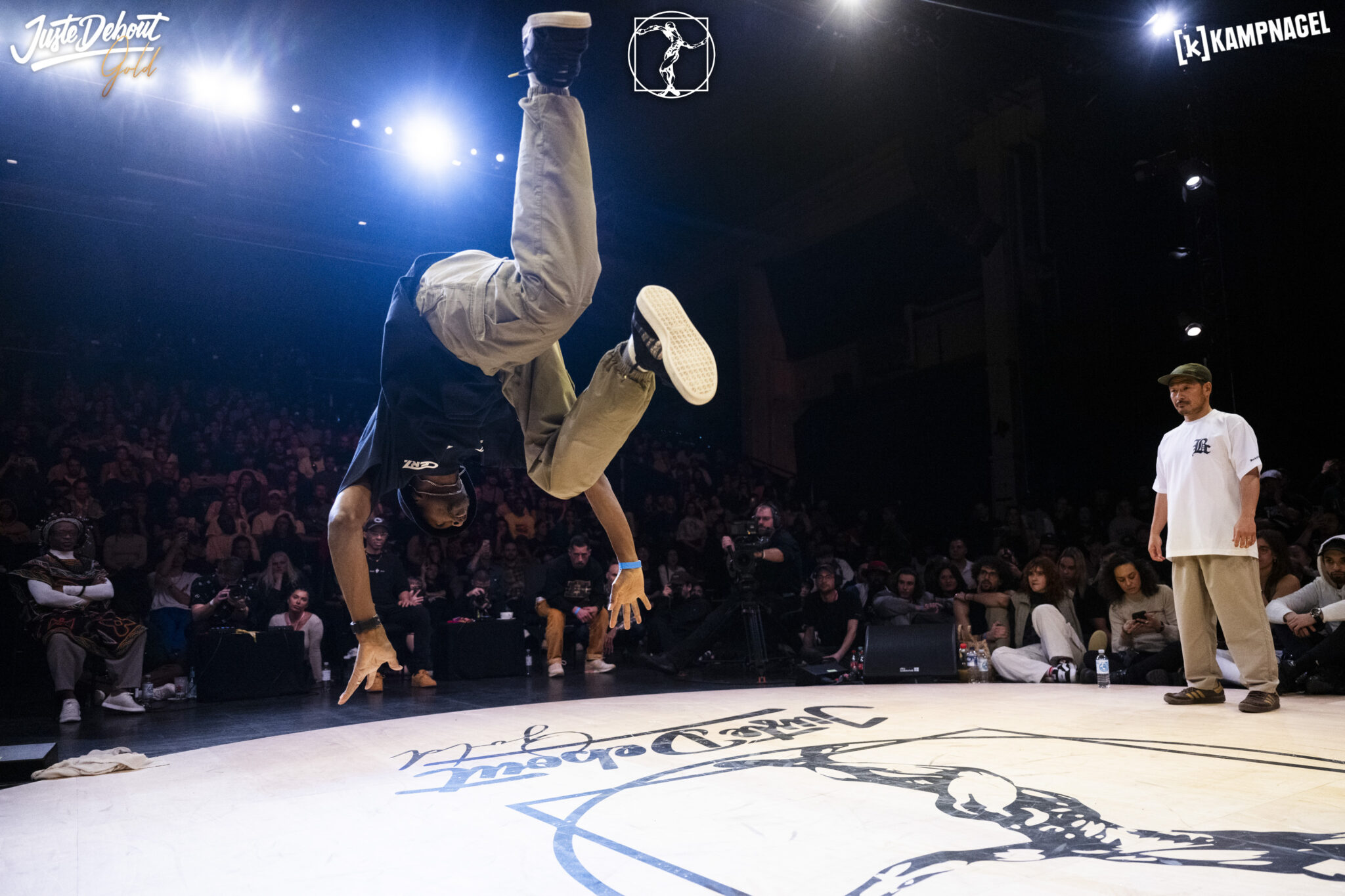 Juste Debout 02 (c) Little Shao