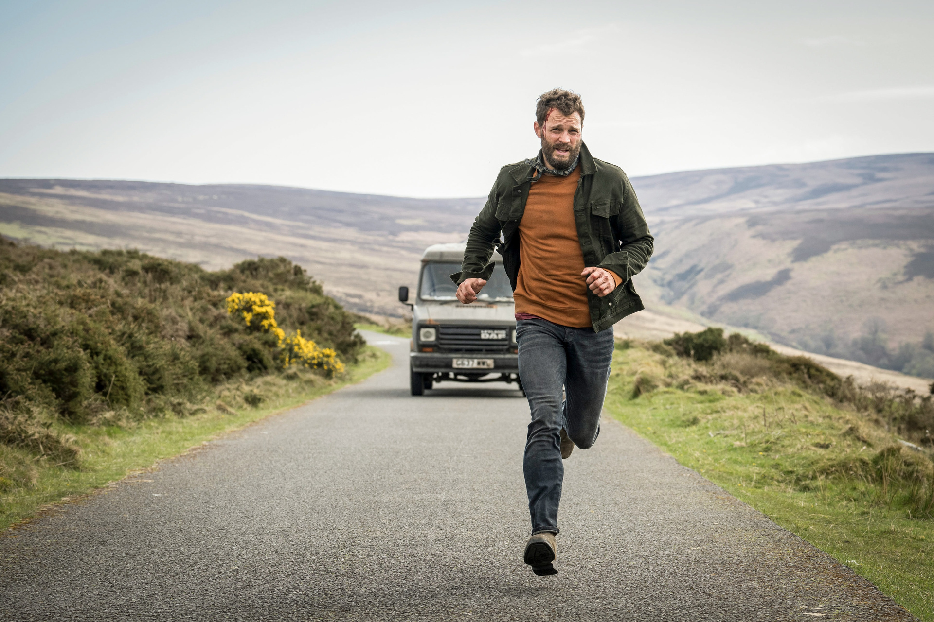 Andere Landschaft, bekannte Situation für Elliot Stanley (Jamie Dornan): Er ist mal wieder auf der Flucht.
