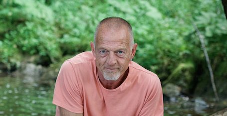 Portraitfoto Gerbrand Bakker, der seinen neuen Roman „Der Sohn des Friseurs“ veröffentlicht