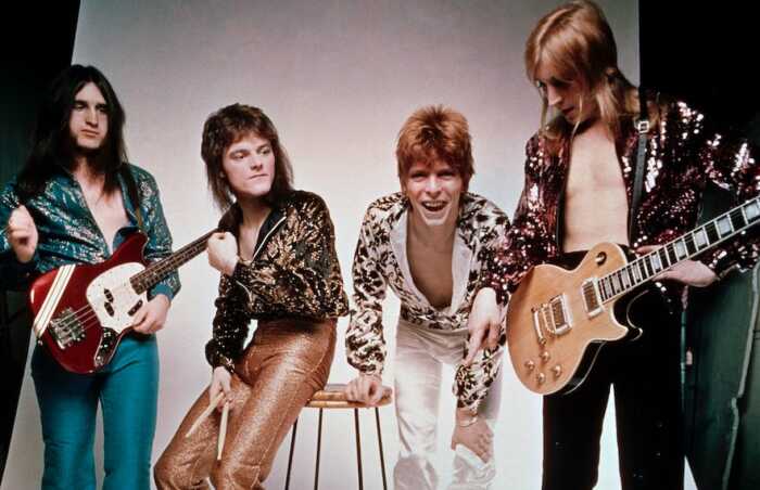 David Bowie und seine Band im Jahr 1972