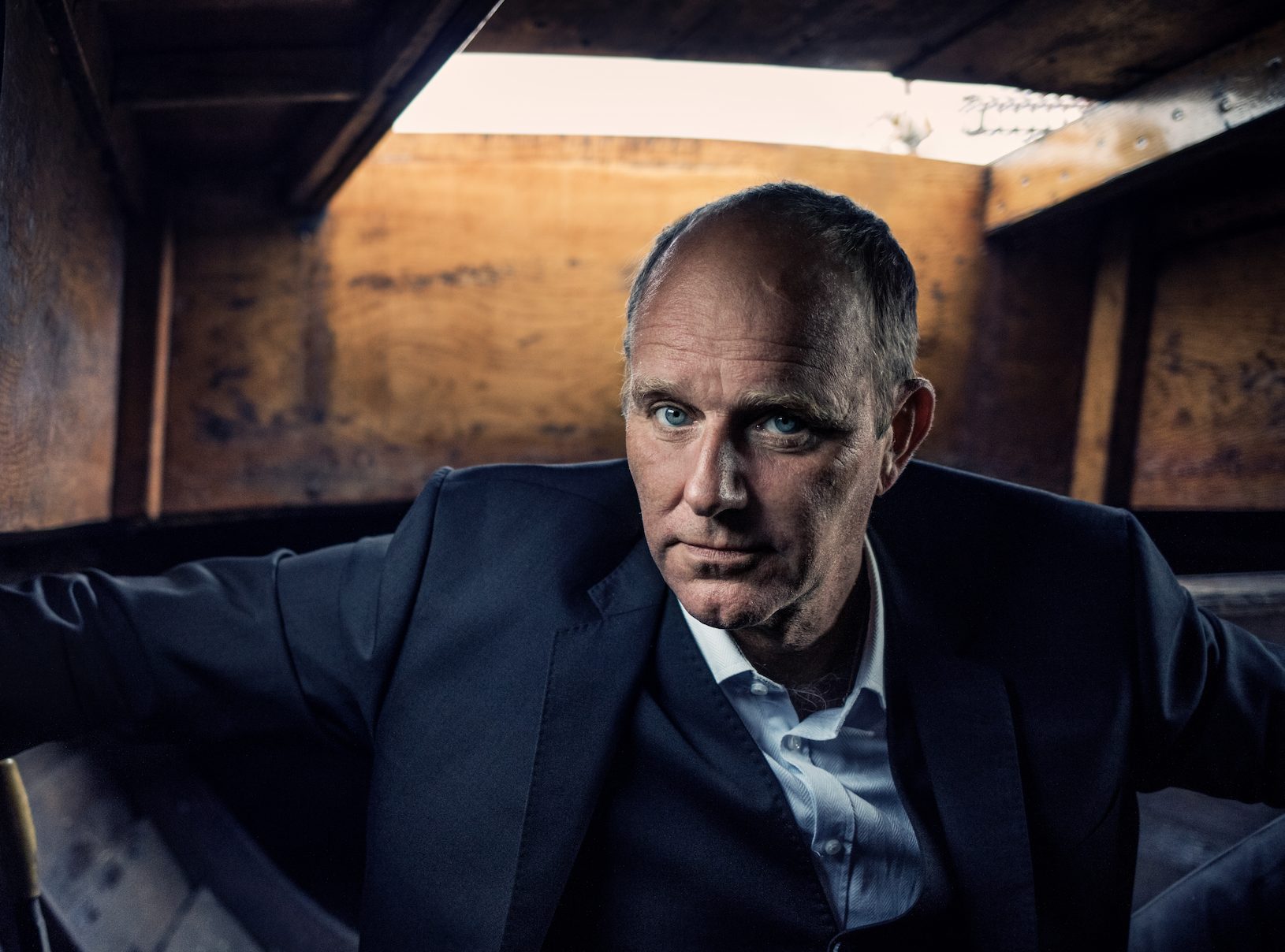 Portraitfoto John Ajvide Lindqvist, der mit „Signum“ den zweiten Teil der Mittsommer-Trilogie veröffentlicht