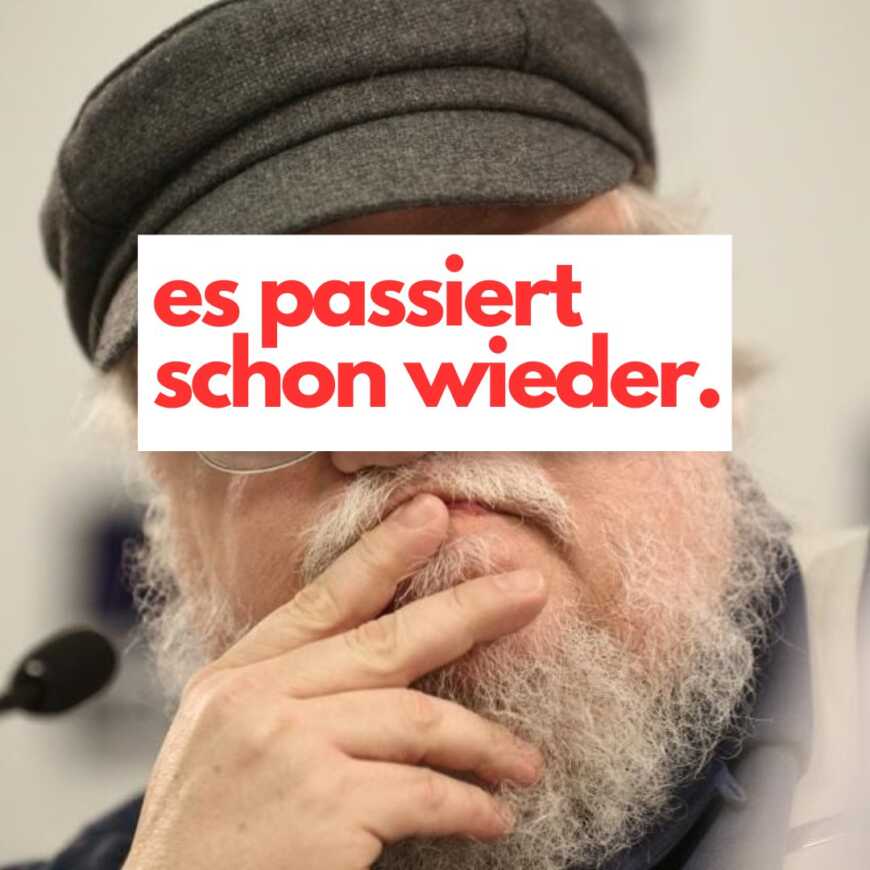 George R. R. Martin mit einem Textbalken über den Augen auf dem geschrieben steht „Es passiert schon wieder.“