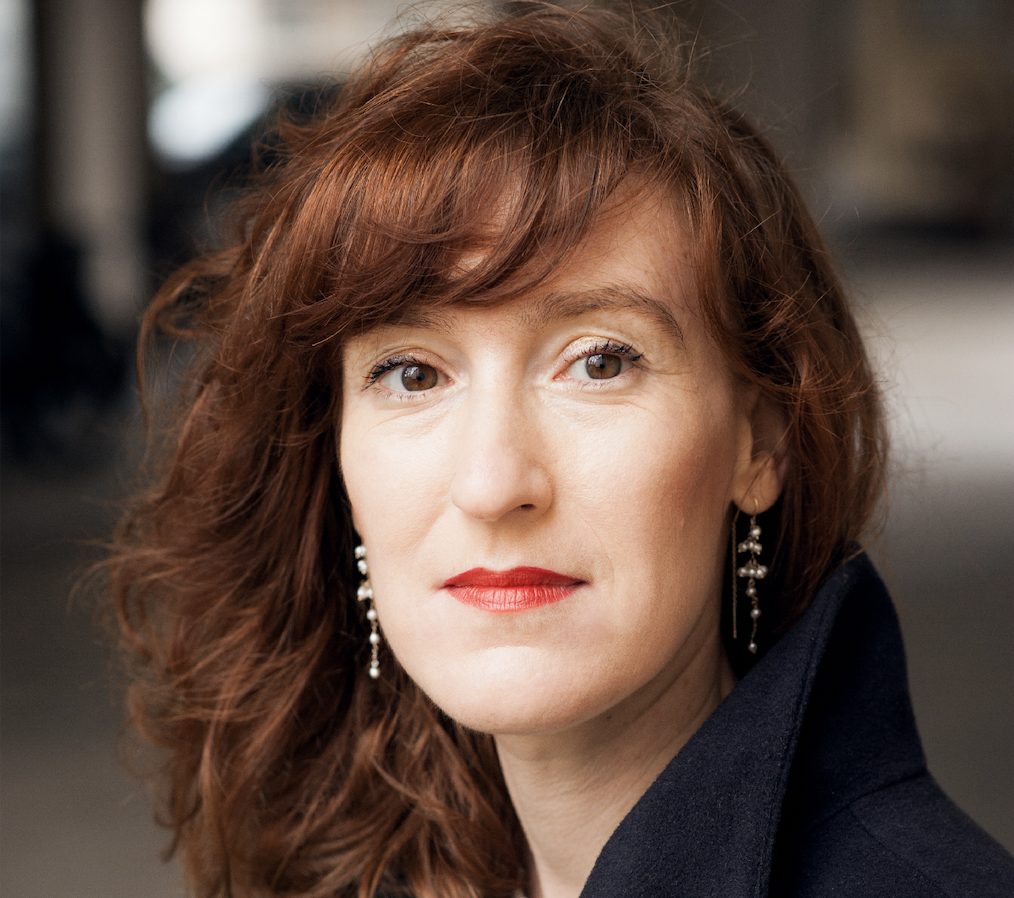Portraitfoto Nora Bossong, die den Roman „Reichskanzlerplatz“ veröffentlicht hat.