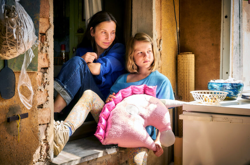 Szenenfoto aus „Familie is nich“ mit Meret Becker auf Arte und in der Arte-Mediathek.