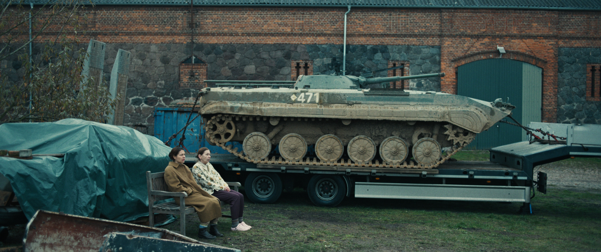Was macht der Panzer im Vorgarten? Der Film „Another German Tank Story“ startet jetzt in den Kinos.