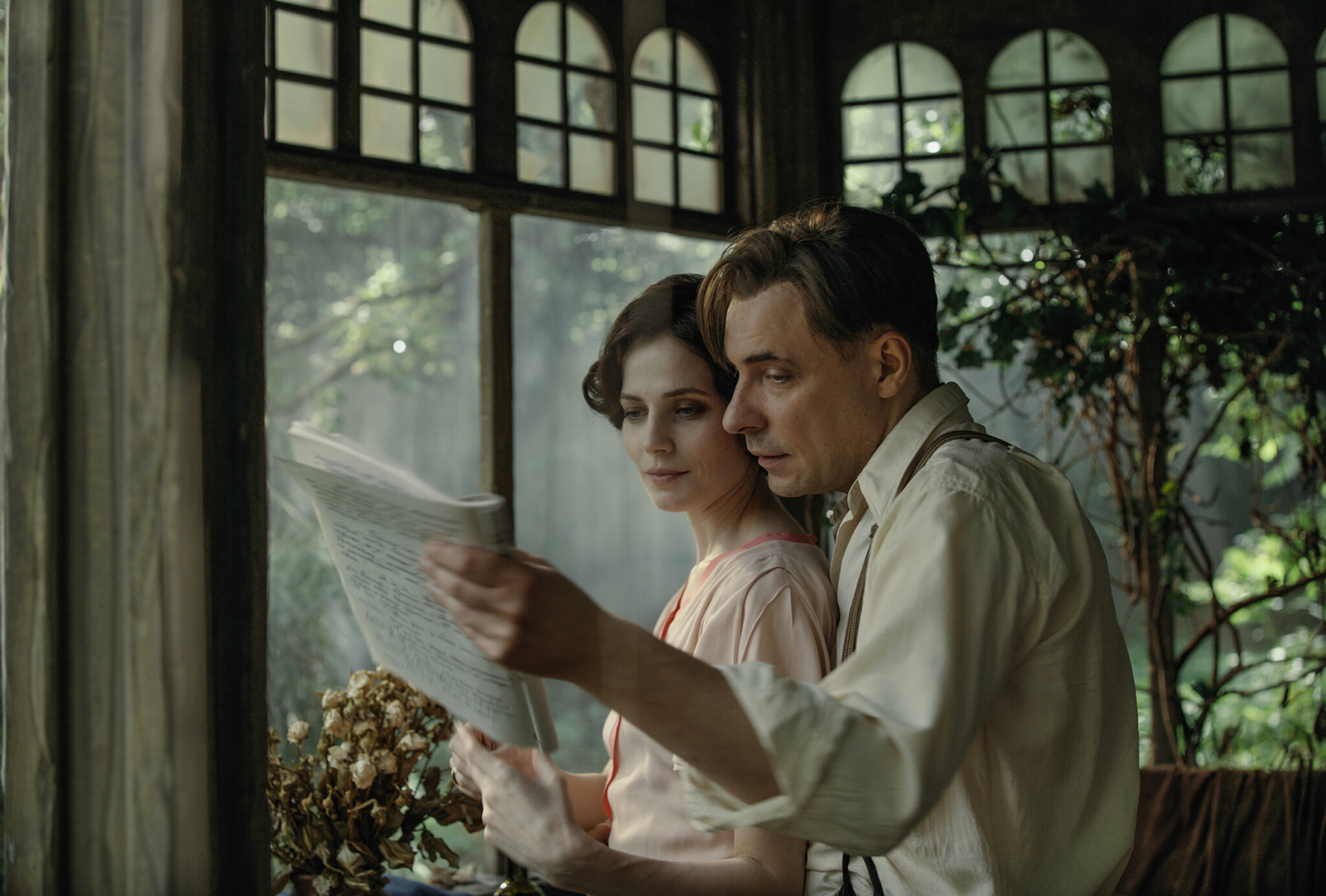 Das politische Fantasydrama „Der Meister und Margarita“ mit August Diehl in der Rolle des Teufels startet jetzt in den Kinos.