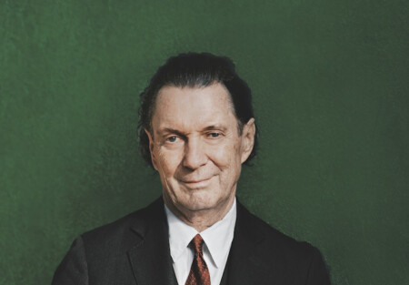 Portraitfoto Martin Suter, dessen neuen Roman „Wut und Liebe“ wir verlosen