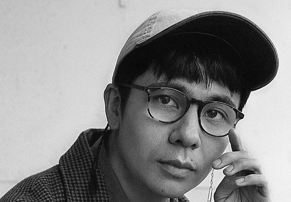 Portraitfoto Ocean Vuong, der mit seinem zweiten Roman „Der Kaiser der Freude“ auf Lesereise geht