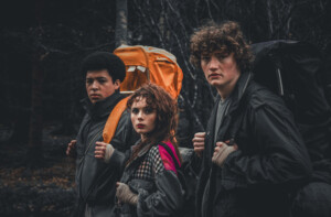 Die drei Youngster (v.l.n.r. Justine Daniel Anene, Leia Murphy und Cal O’Driscoll) auf dem Weg nach Mittelengland – auf der Suche nach dem letzten Video für ihre Kollektion.