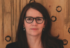 Portraitfoto Anja Fröhlich, die mit „3 Streuner wittern das Abenteuer“ den Start einer neuen Kinderrbuchreihe veröffentlicht