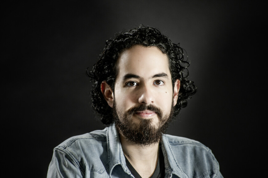 Portraitfoto Jorge Comensal, der den Roman „Diese brennende Leere“ veröffentlicht