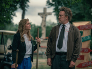 Julia Jentsch und Nicholas Ofczarek in der Serie „Drunter & Drüber“, die jetzt bei Amazon Prime Video gestreamt werden kann.