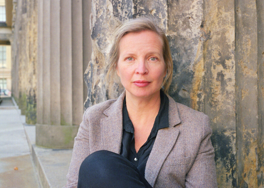 Portraitfoto Jenny Erpenbeck, die in Berlin aus ihrem Roman „Kairos“ liest