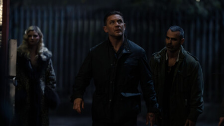 Die Actionserie "MobLand" mit Pierce Bronsnan, Tom Hardy und Helen Mirren startet beim Streaminganbieter Paramount´+.