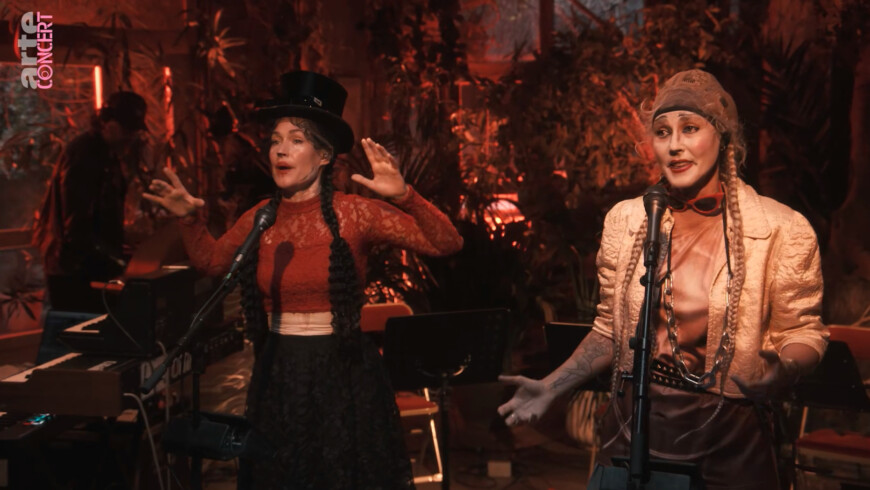 CocoRosie spielten im Mai eine exklusive Show in Paris.