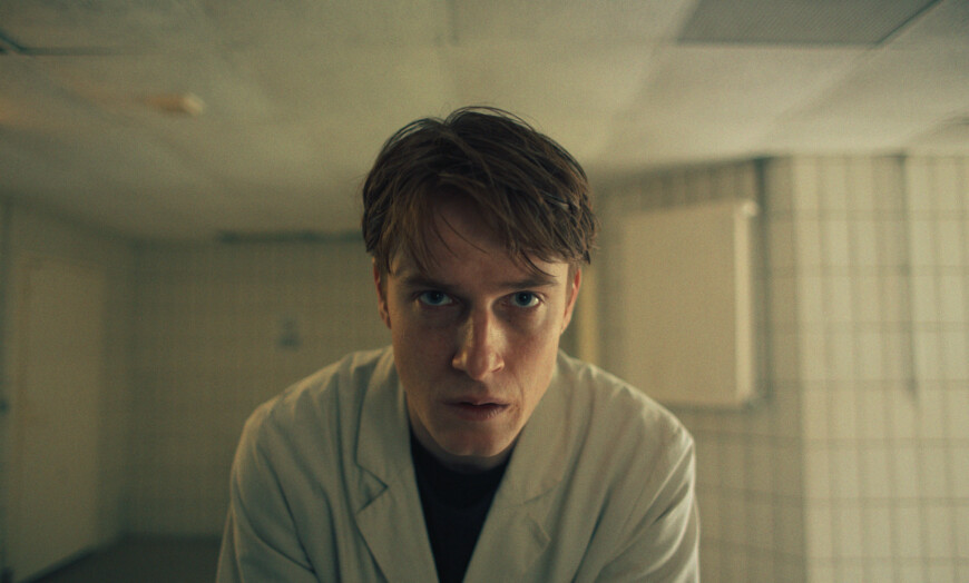 Der Thriller „Frisch“ von Damian John Harper mit Louis Hofmann und Franz Pätzold in den Hauptrollen kommt jetzt in die Kinos.