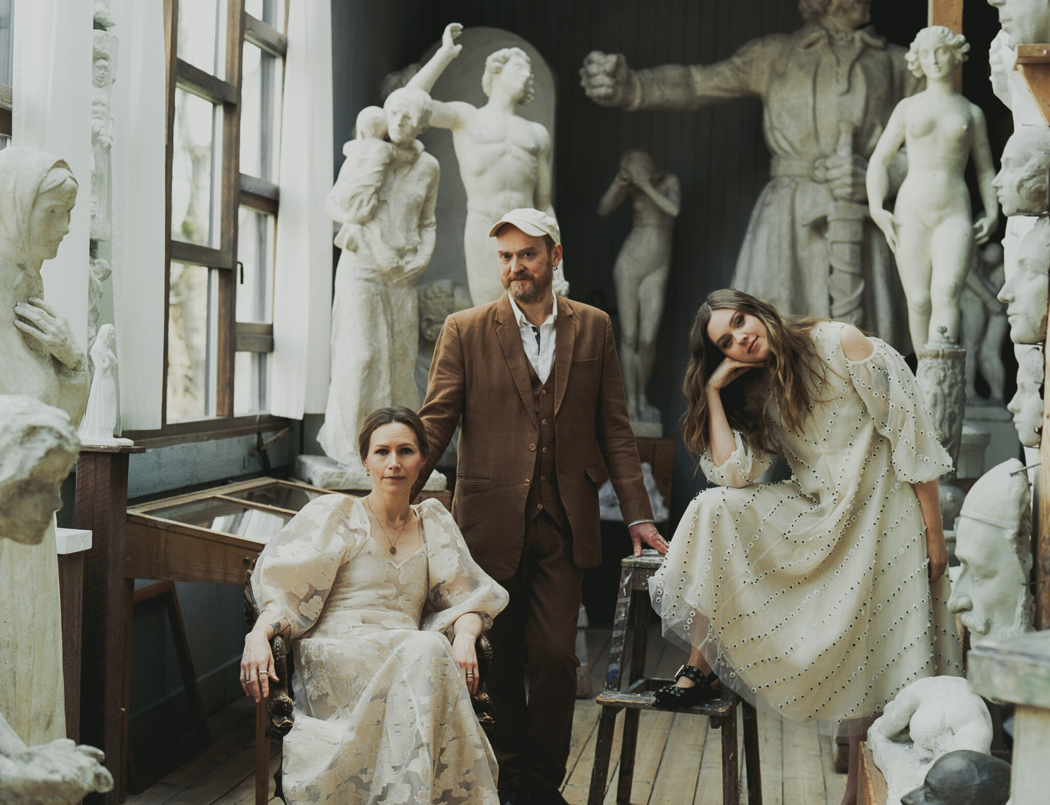 #
					Indie-Folker James Yorkston kündigt neues Album mit Nina Persson und Johanna Söderberg von First Aid Kit an